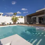 Villa Excellent 4 Bedrooms Mestana Modern Interiors *