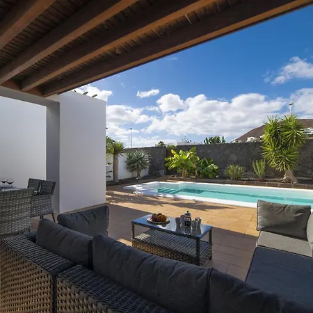 Excellent 4 Bedrooms Mestana Modern Interiors 빌라 *