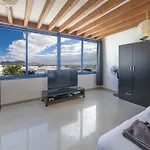 Excellent 4 Bedrooms Mestana Modern Interiors ヴィラ *