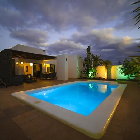 Excellent 4 Bedrooms Mestana Modern Interiors Villa *