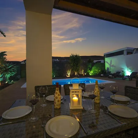 Excellent 4 Bedrooms Mestana Modern Interiors プラヤ・ブランカ